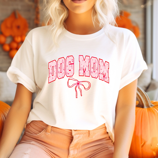 Dog Mom: Bow T-Shirt